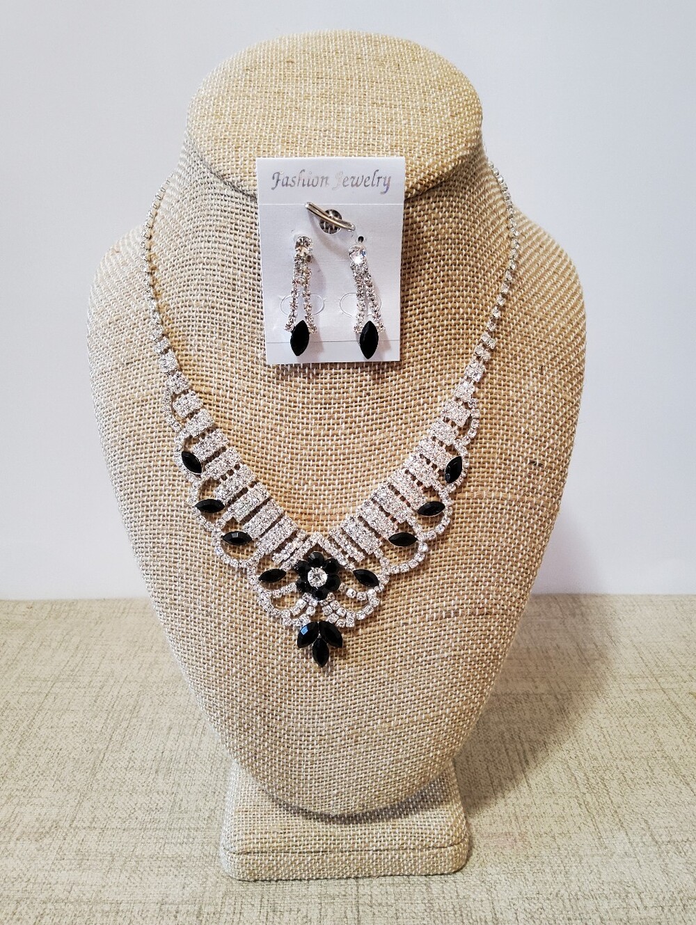 Fashion Jewelry Black and Silver Rhinestone Necklace with Matching Earrings